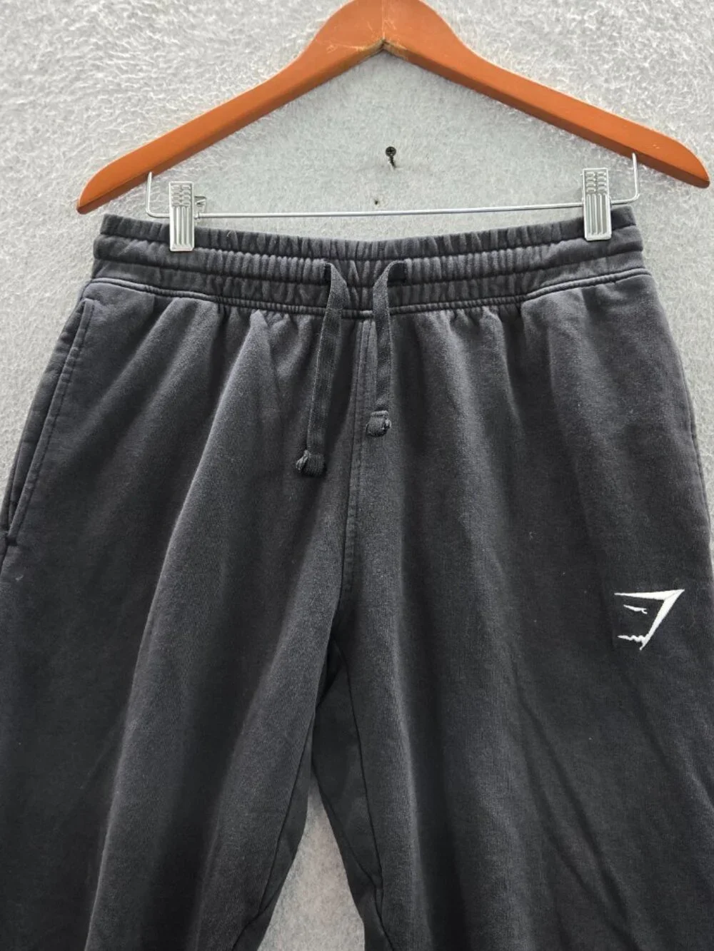 Gymshark Men Activewear Pants Small Black Crest Jogger Slim Fit Logo 25